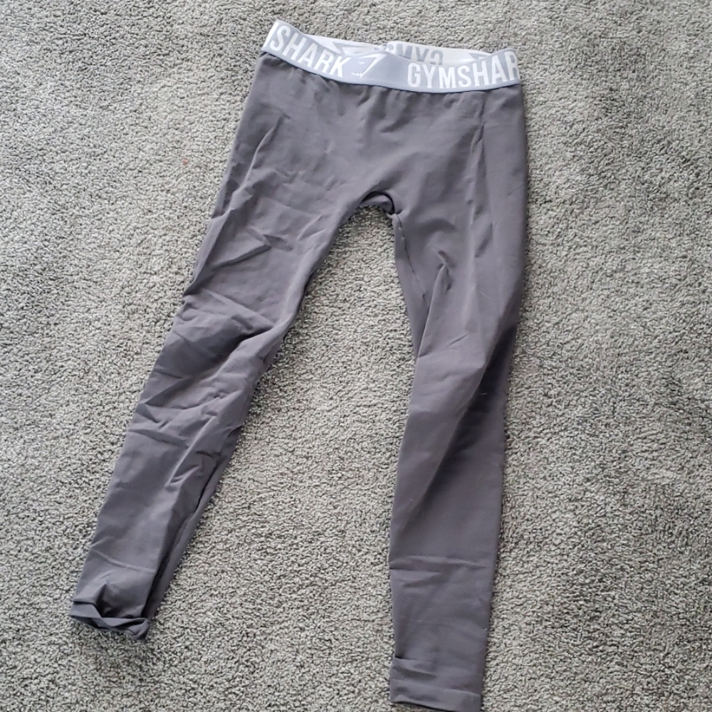 Gym shark leggings